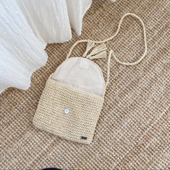 STRAW ENVELOPE STYLE CLUTCH - Picture 2 of 2